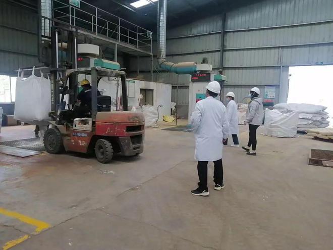 加強(qiáng)隱患排查 筑牢安全防線——萊西市農(nóng)業(yè)農(nóng)村局深入現(xiàn)場指導(dǎo)畜禽養(yǎng)殖業(yè)安全生產(chǎn)與飼料生產(chǎn)